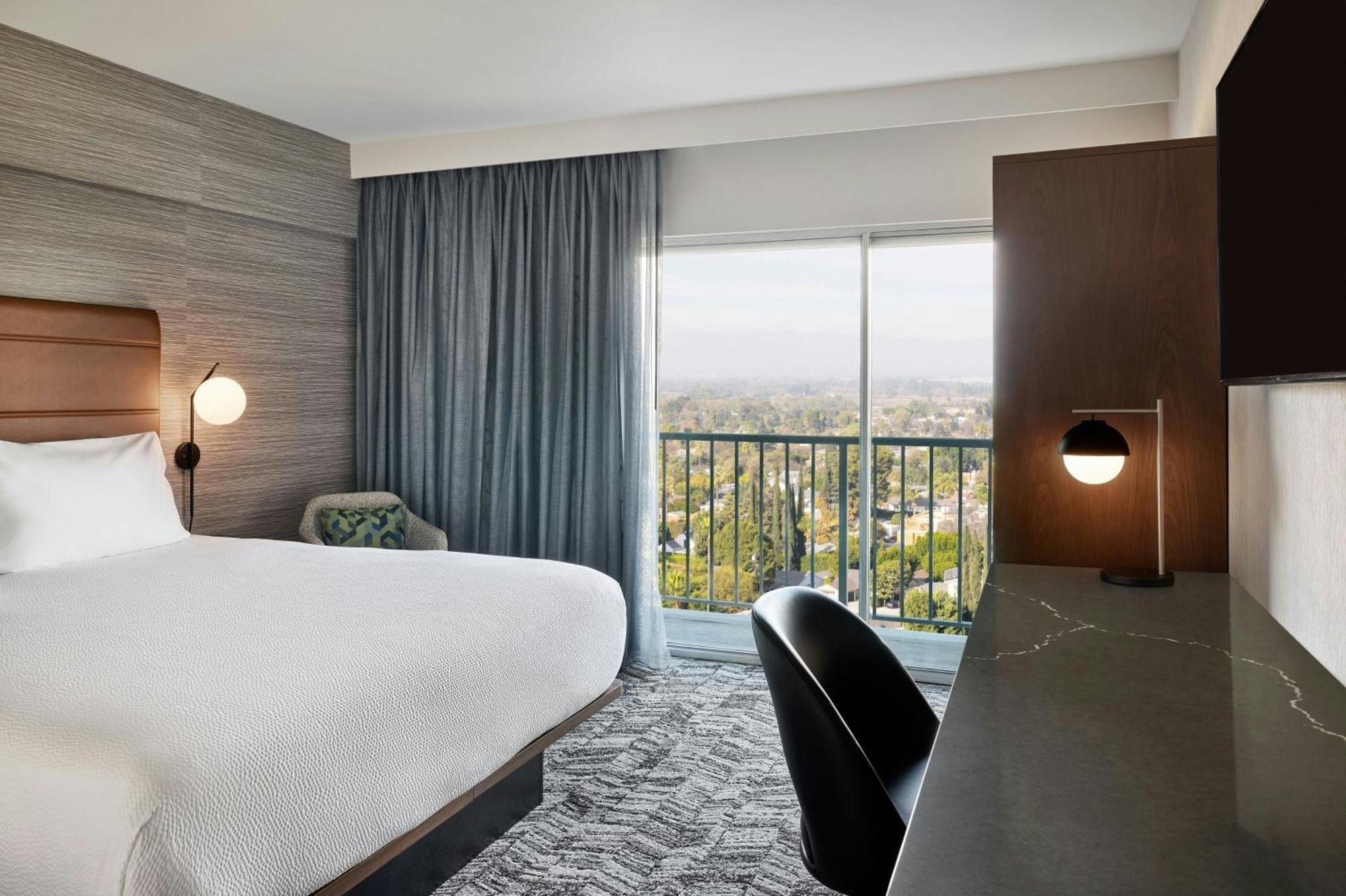 Courtyard Angeles Sherman Oaks 3*