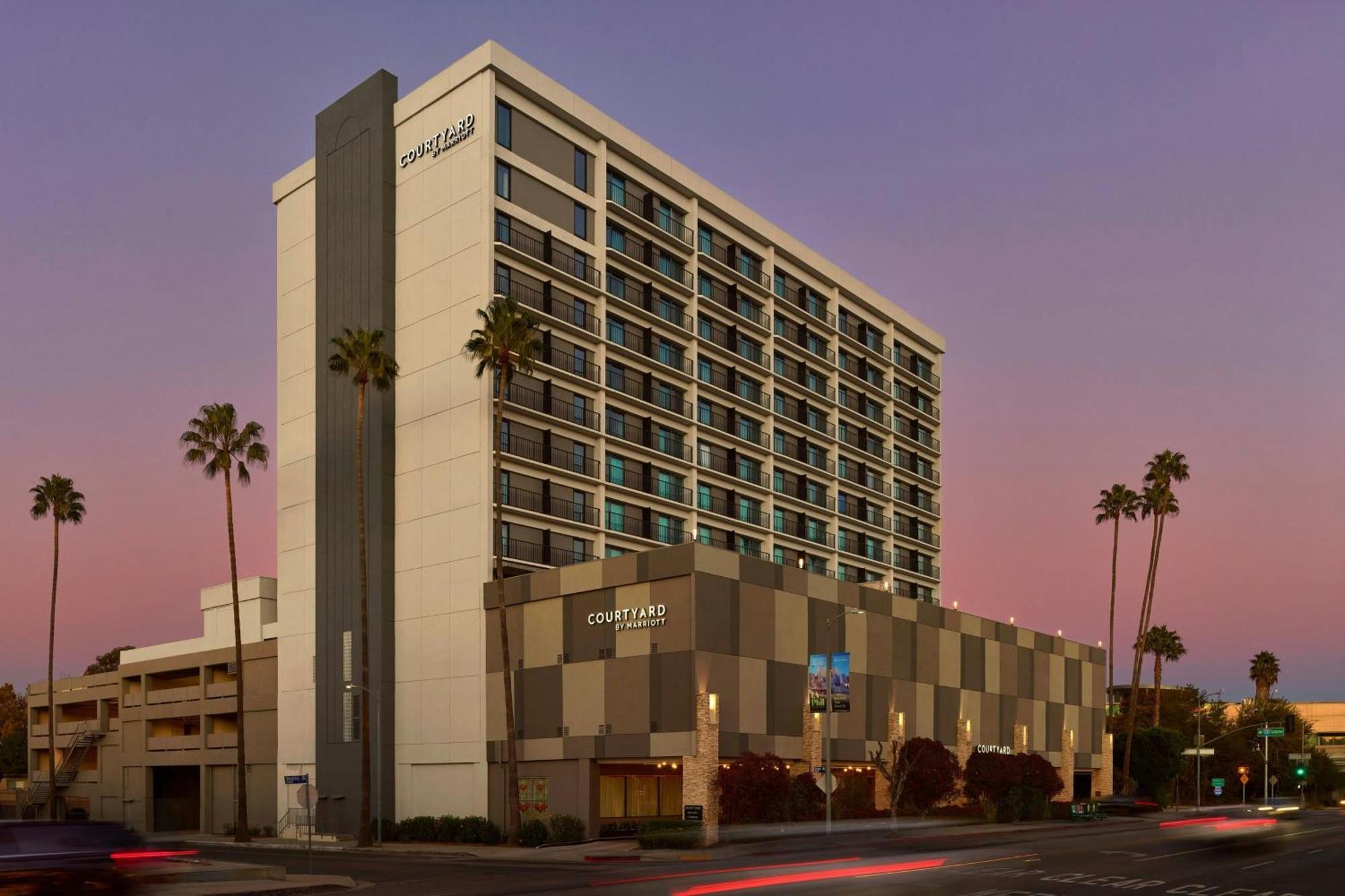 Courtyard Angeles Sherman Oaks 3*