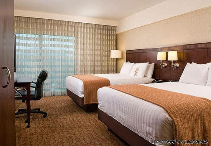 Courtyard Angeles Sherman Oaks Hotel 3*